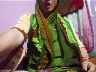 Huge ass bhabhi massage her ass and fingering her hairy pussy